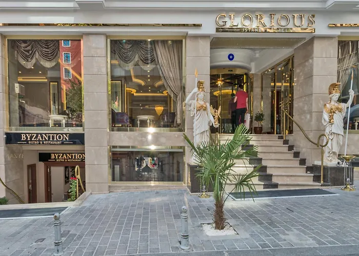 Отель Glorious 4*