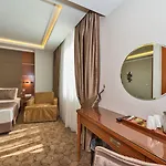 Glorious Hotel 4*