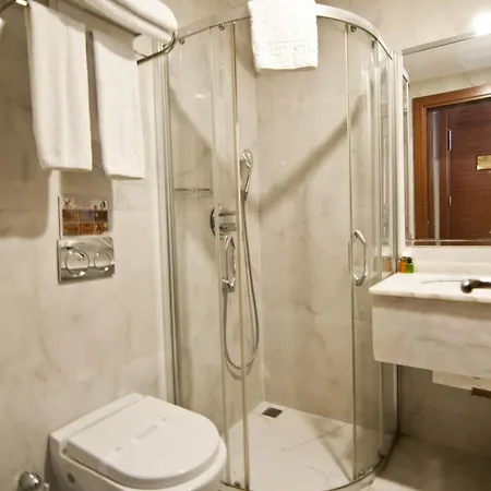 Glorious Hotel 4*