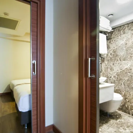 Glorious Hotel 4*