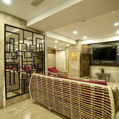 Glorious Hotel