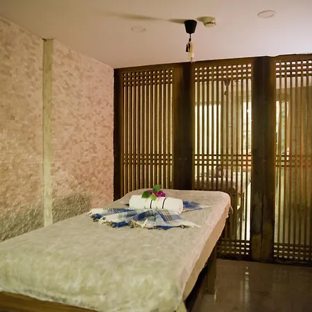 Glorious Hotel 4*
